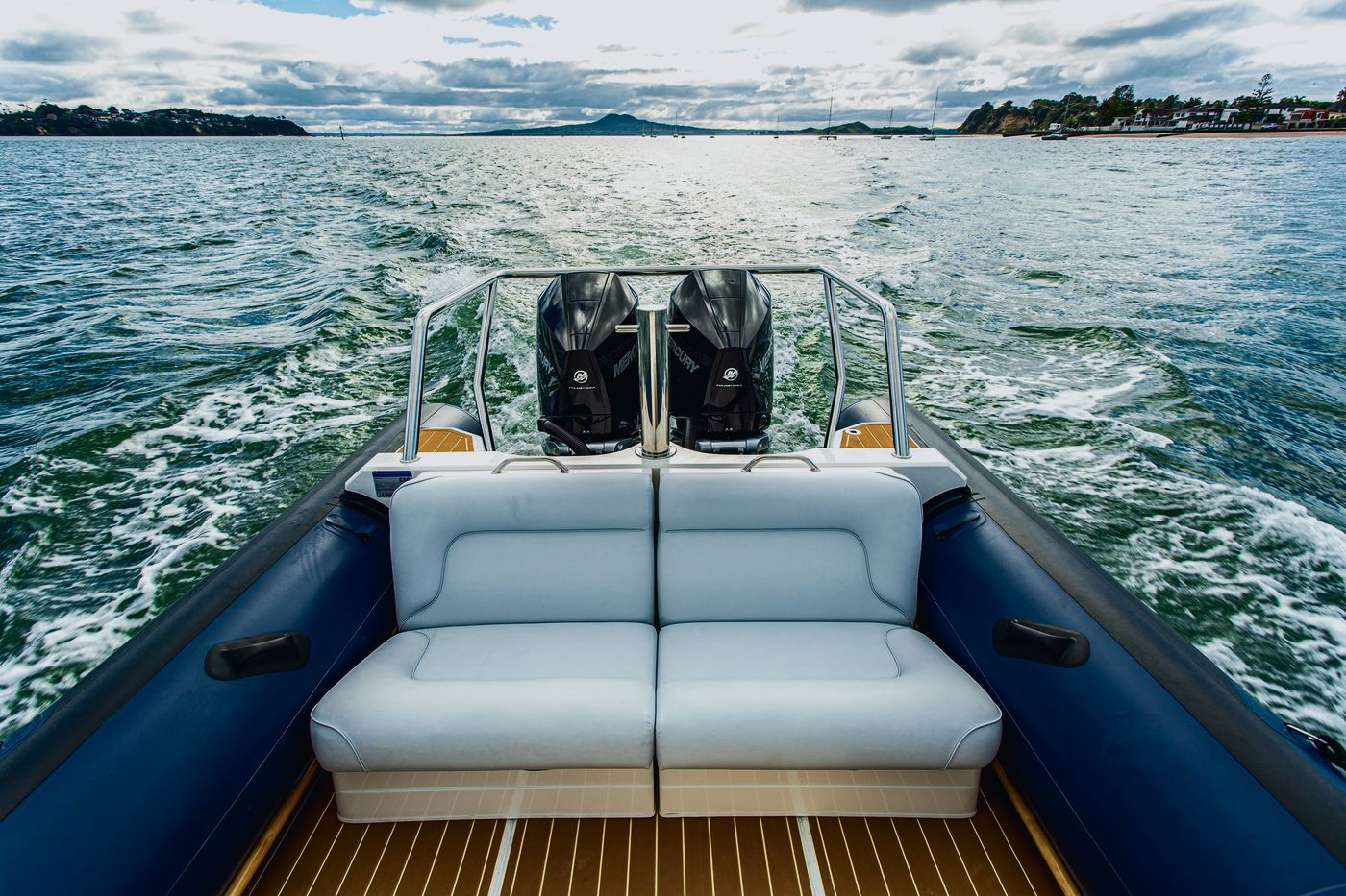 Protector 310 Chase optional luxury transom seating