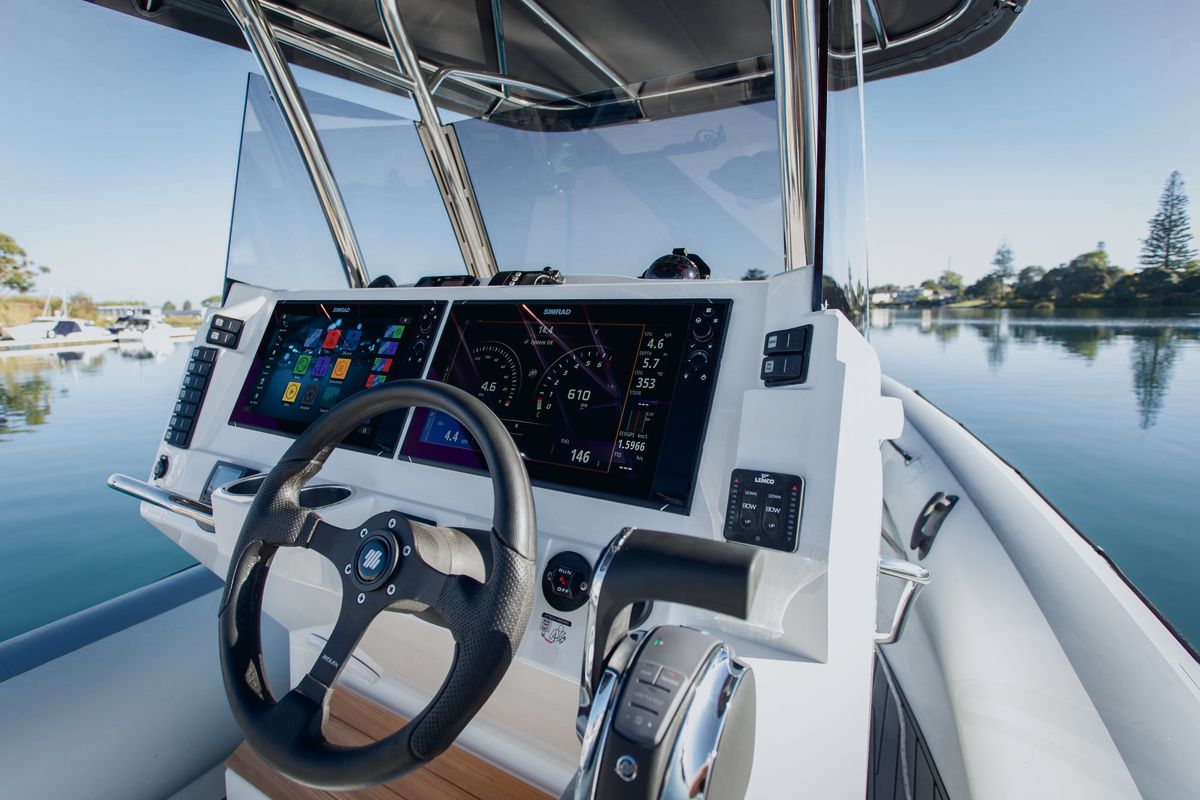 Protector 250 Chase: Dash with room for dual multifunction displays
