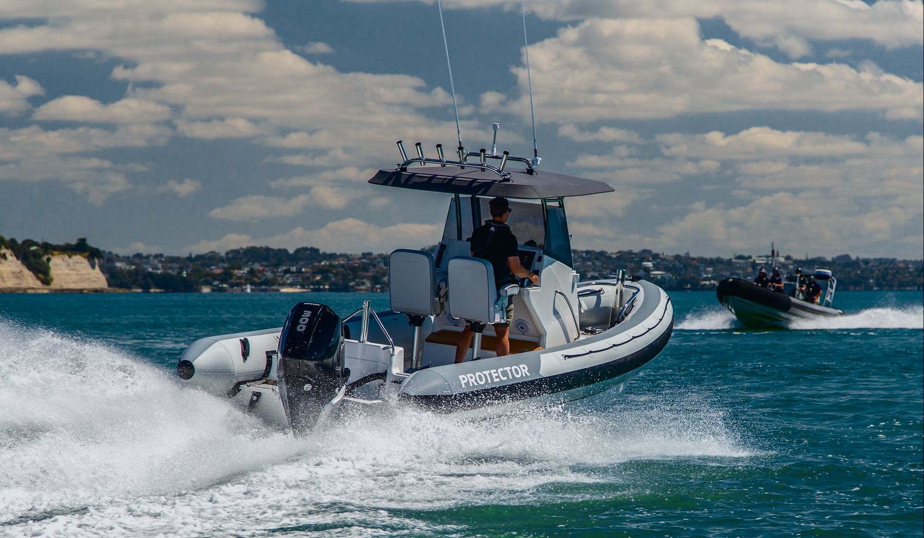 Protector 250 Chase on the water
