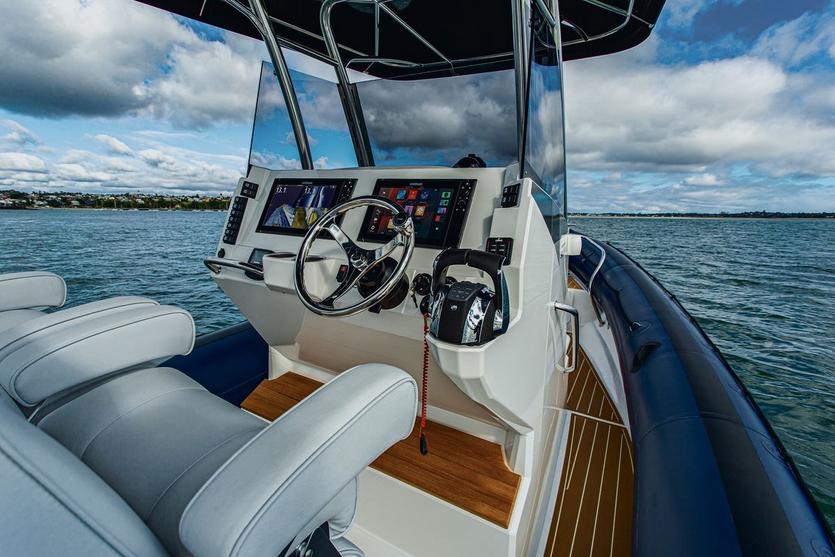 Protector 310 Chase: Dash with room for dual multifunction displays