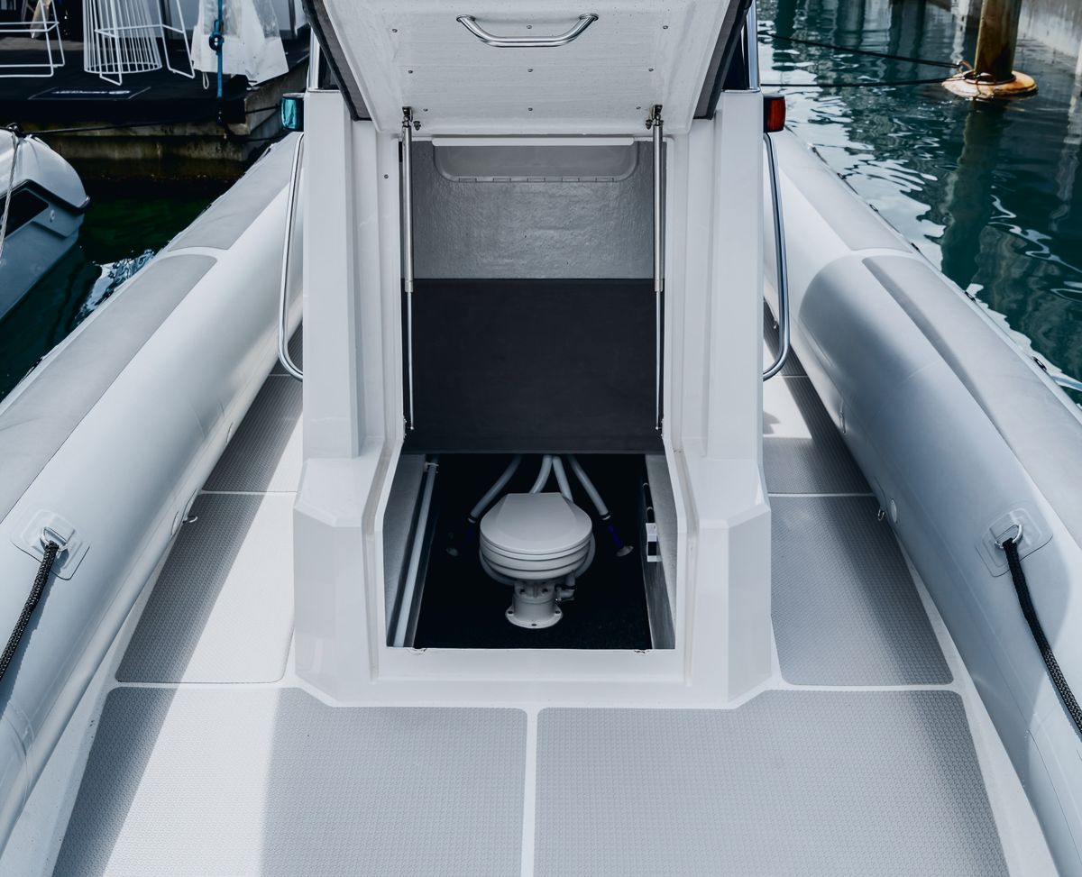 Protector 330 Chase: Generous console storage and optional toilet