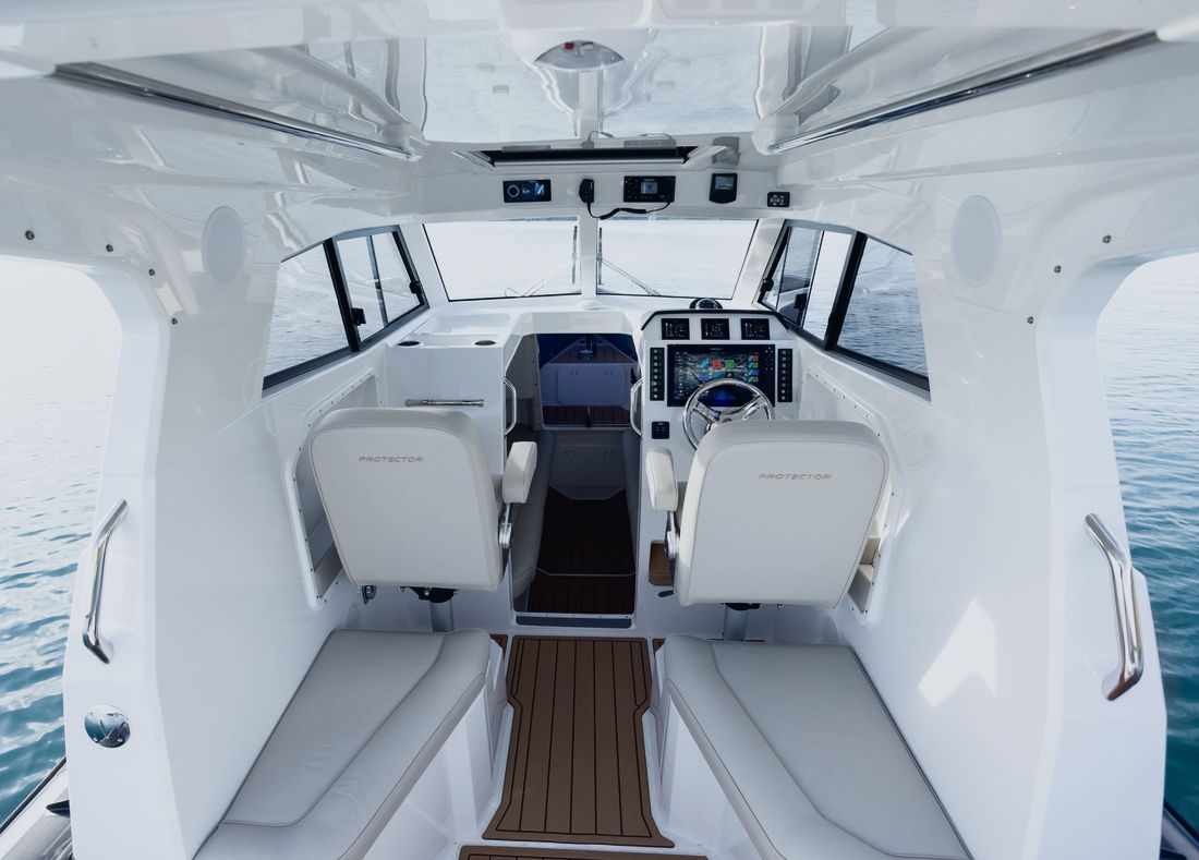 Protector 330 Targa RIB, gallery photo 2 of 8