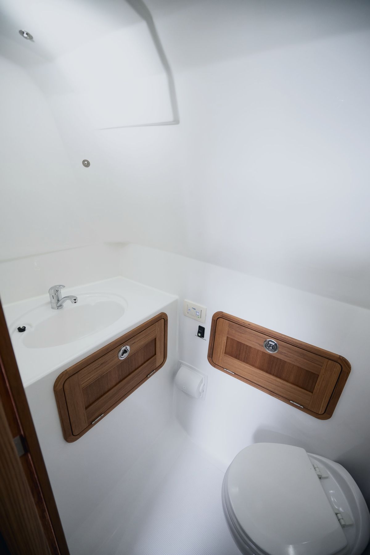 Protector 410 Targa: Fully enclosed standing head